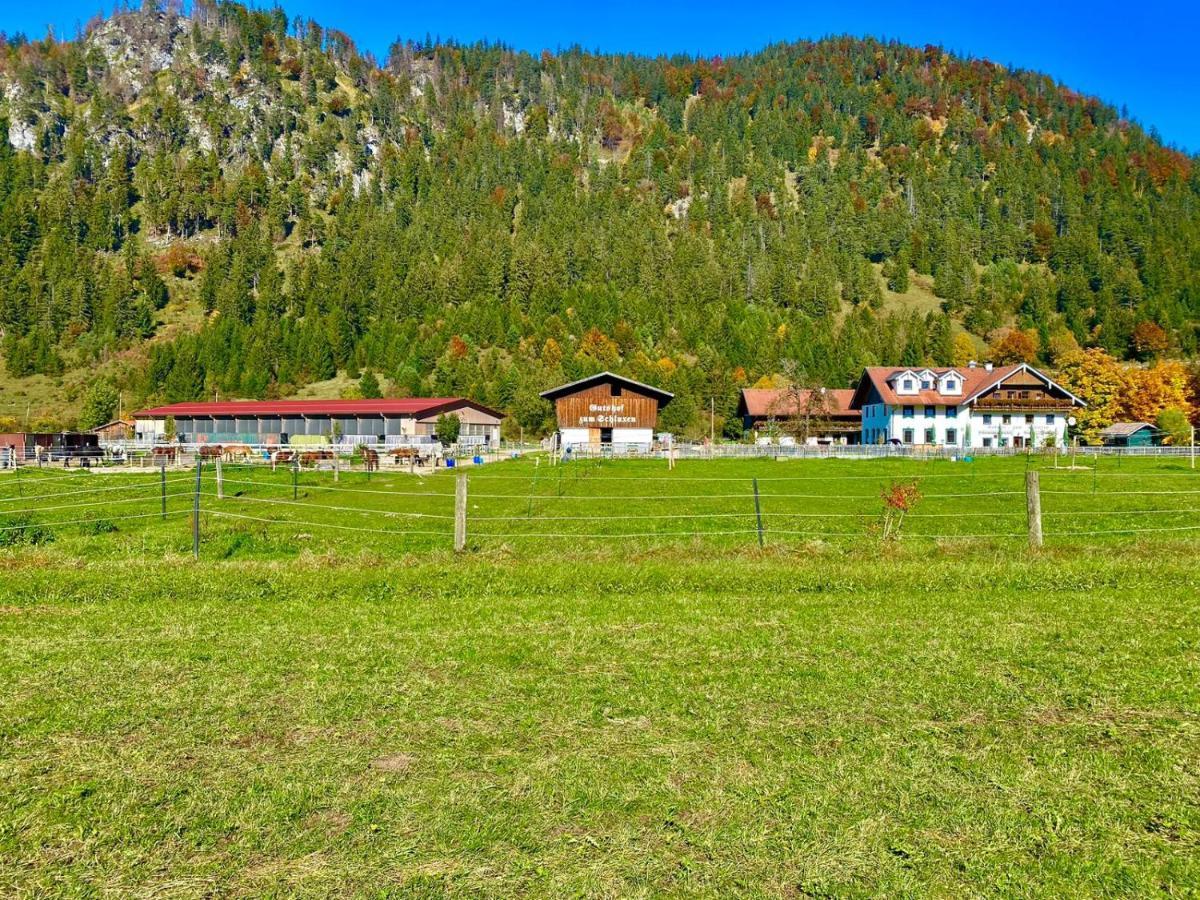 Gutshof Zum Schluxen Apartamento Pinswang Exterior foto