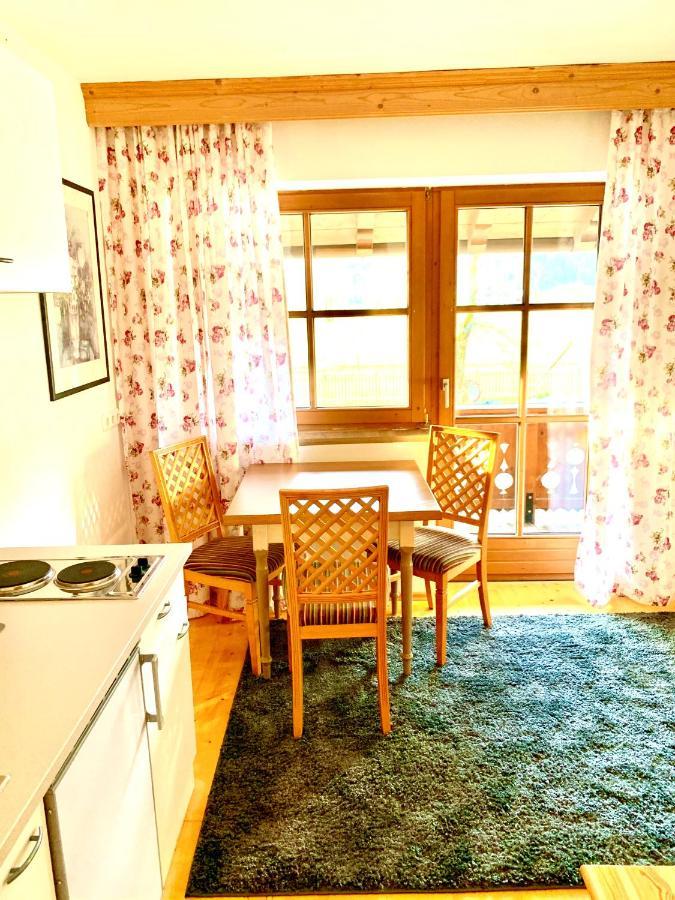 Gutshof Zum Schluxen Apartamento Pinswang Exterior foto