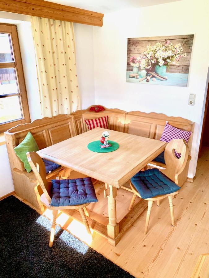Gutshof Zum Schluxen Apartamento Pinswang Exterior foto