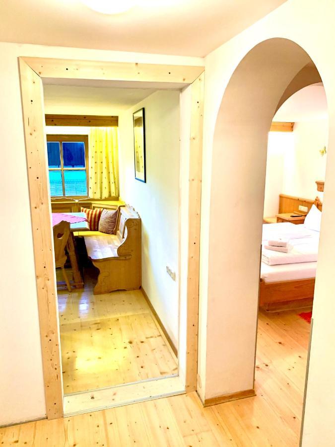 Gutshof Zum Schluxen Apartamento Pinswang Exterior foto
