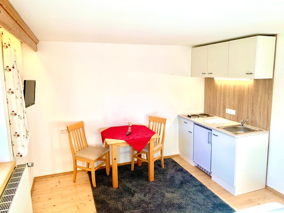 Gutshof Zum Schluxen Apartamento Pinswang Exterior foto