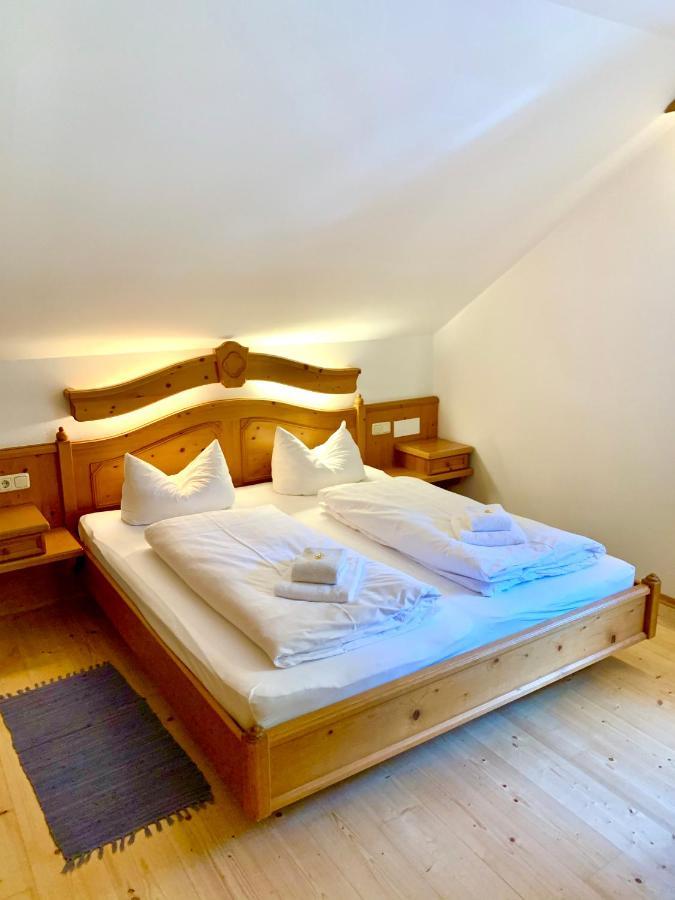 Gutshof Zum Schluxen Apartamento Pinswang Exterior foto