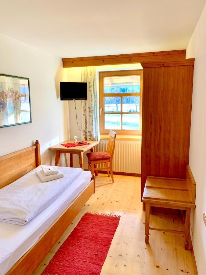 Gutshof Zum Schluxen Apartamento Pinswang Exterior foto