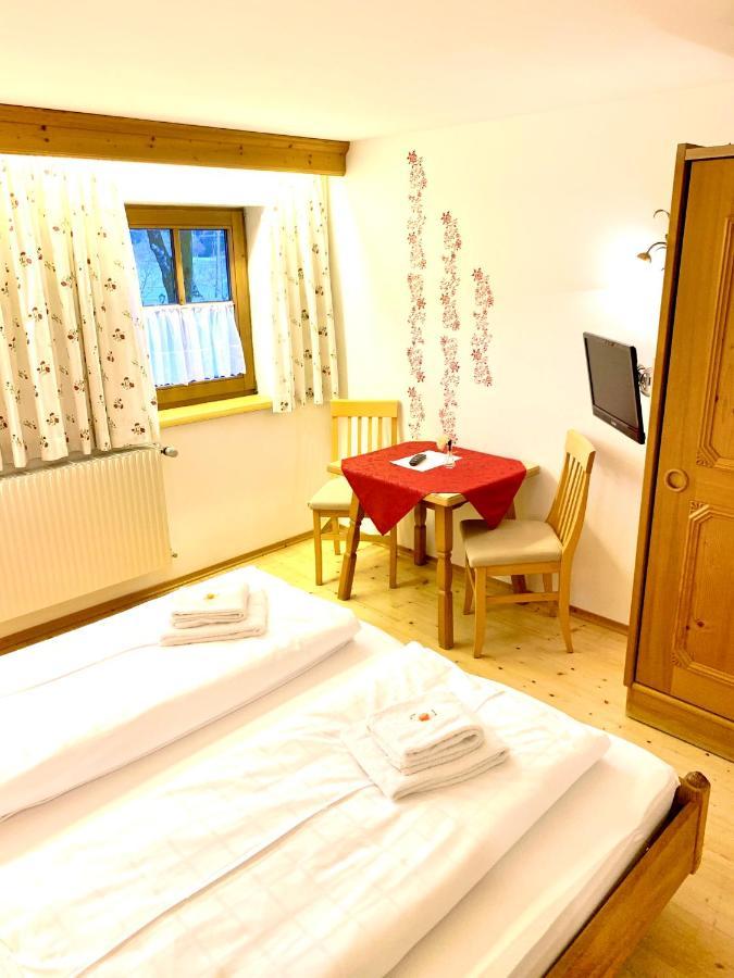 Gutshof Zum Schluxen Apartamento Pinswang Exterior foto