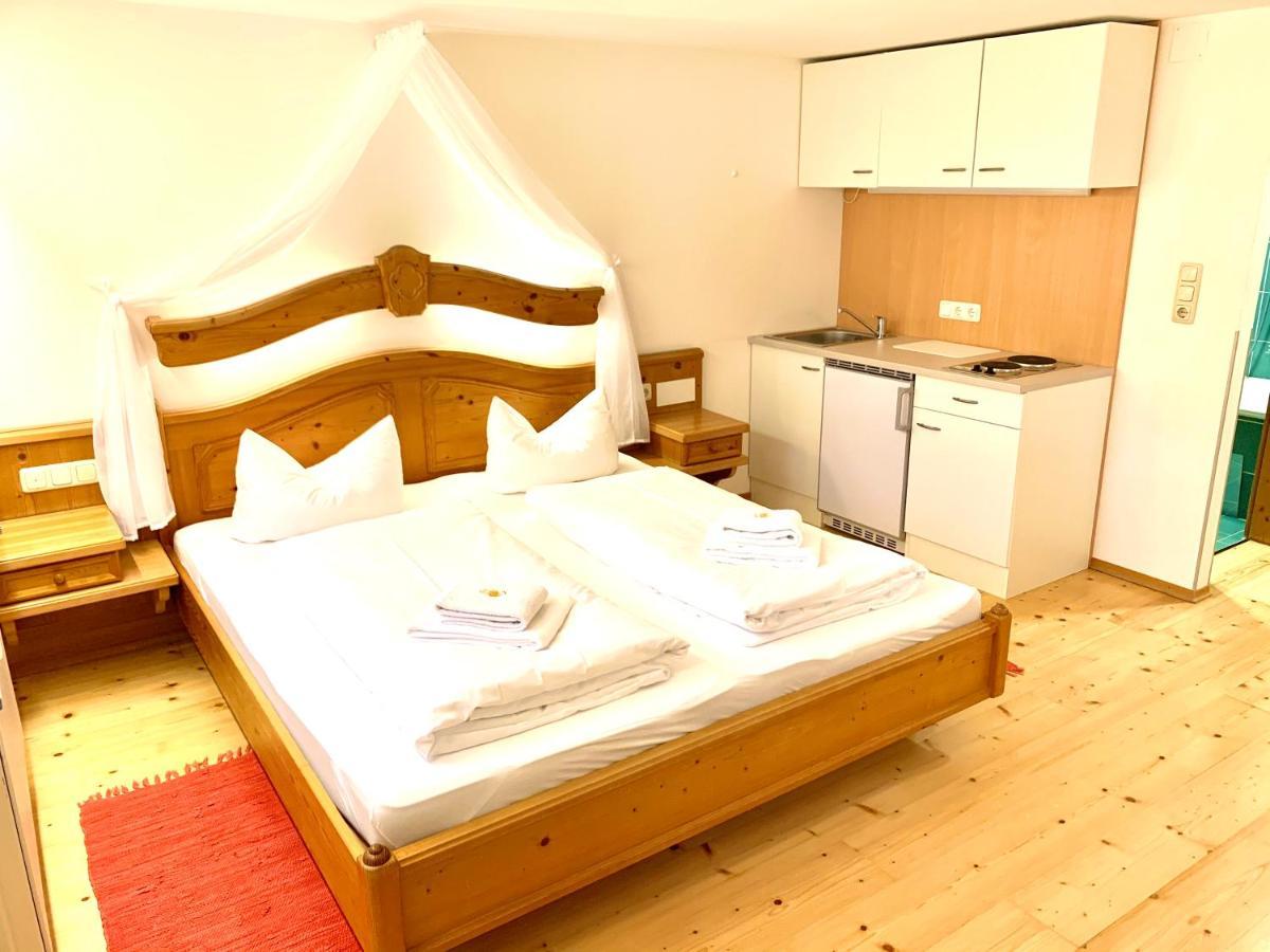 Gutshof Zum Schluxen Apartamento Pinswang Exterior foto