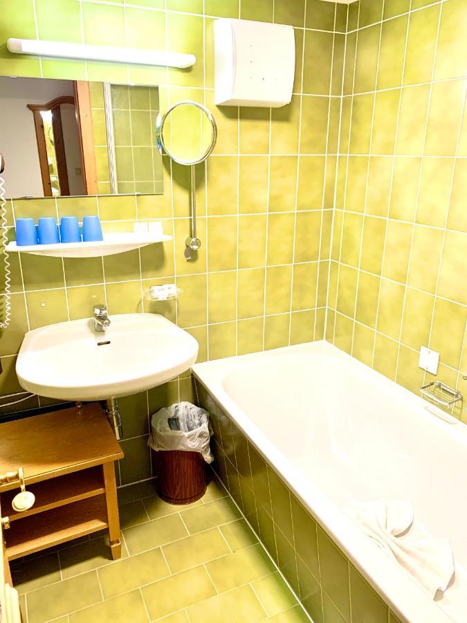 Gutshof Zum Schluxen Apartamento Pinswang Exterior foto
